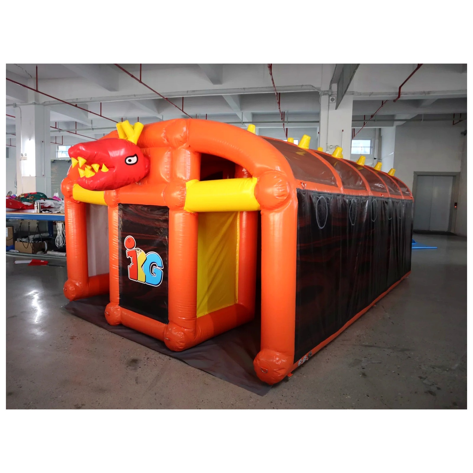 Outdoor Adventure Rentals - متاهة برتقالية كبيرة قابلة للنفخ 3×5